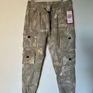Ring of Fire Camouflage Cargo Pants men’s size M